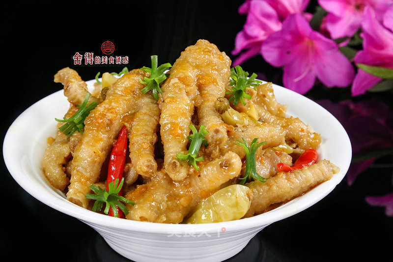 Hot and Sour and Delicious [pickled Chicken Feet with Sour Pepper and Tiger Skin]