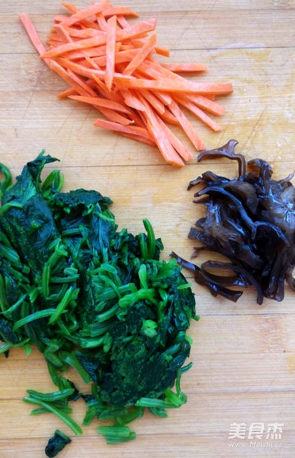 Fresh Noodle Soup with Spinach and Clams recipe