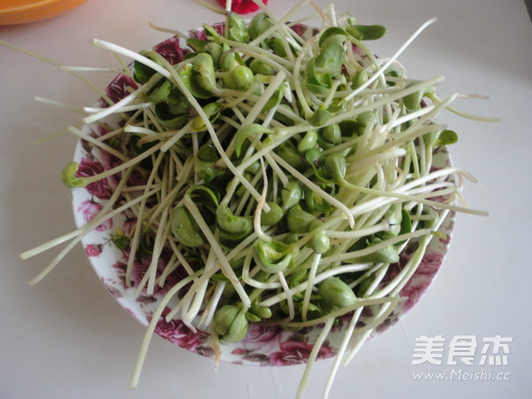 Stir-fried Pork with Black Bean Sprouts recipe