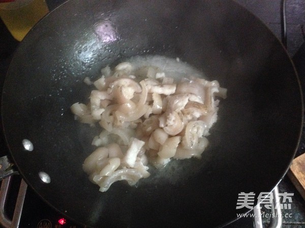 Tasty Beauty Dish-fried Pork Skin with Chili recipe