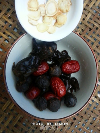Myth of Beauty--stewed Longan with American Ginseng, Chinese Wolfberry and Red Date Soup recipe