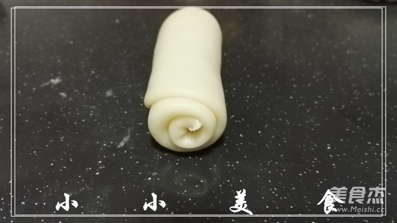 Black Sesame Pepper and Salt Snack recipe