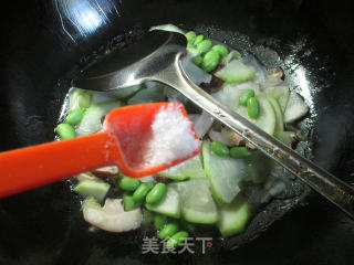 Stir-fried Pugua with Mushroom and Edamame recipe