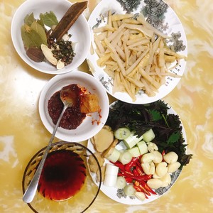 Snails and Duck Feet in Clay Pot recipe