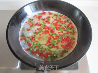 Green and Red Pepper Salted Egg White Cake recipe