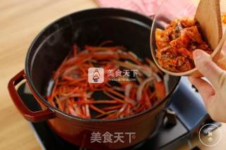 Korean Kimchi Fried Rice Cake Made by A Kitchen Cast Iron Pot Version recipe