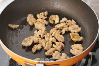 A Home-cooked Dish of Common People Who Use The Brain to Invigorate The Brain and Improve The Mind——【oyster Sauce, Peach Kernels, Fungus, Tofu Pot】 recipe