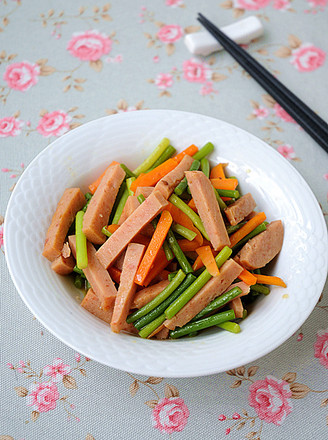 Stir-fried Luncheon Meat with Garlic and Carrots