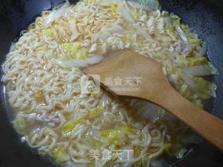 Rippled Noodles with Minced Pork and Baby Cabbage recipe