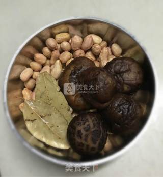 Peanut Stewed Trotter recipe