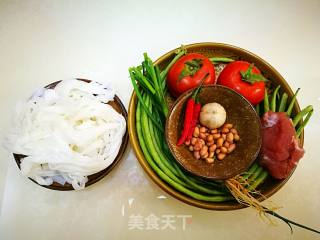 Carob Minced Pork Dried Noodles recipe