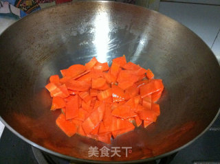 Stir-fried Carrots with Fragrant Green Garlic recipe