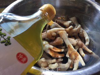 Braised Chicken Feet with Pepper Oil recipe