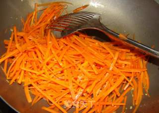 Stir-fried Noodles with Carrots recipe