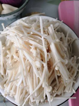 Fried Enoki Mushroom with Soybean Sprouts recipe