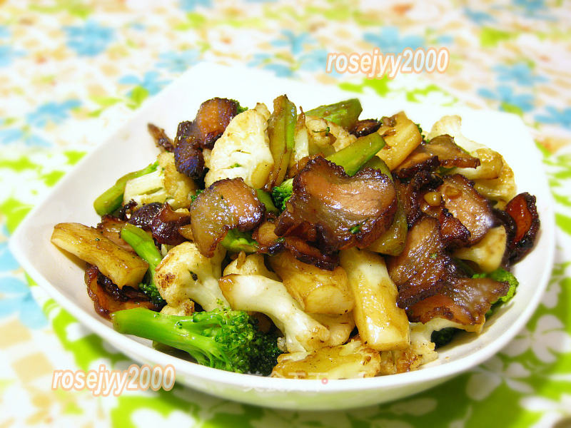 Cured Meat--baked Pork Stir-fried Double Flower recipe