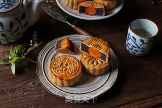 Cantonese-style Brown Sugar Jujube Paste and Bean Paste Mooncakes recipe