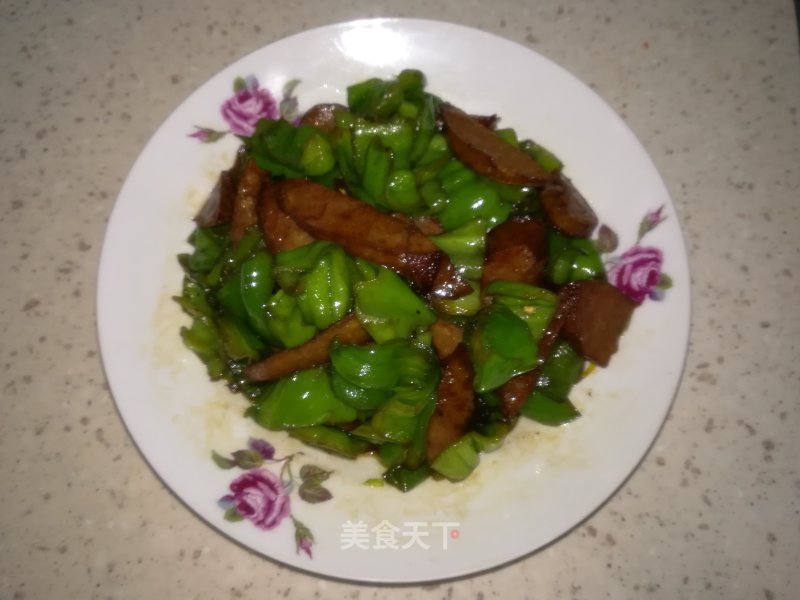 Stir-fried Red Sausage with Green Pepper recipe