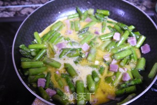 Scrambled Eggs with Spanish Asparagus and Ham recipe