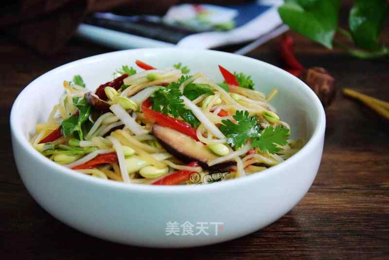 Bean Sprouts Mixed with Shiitake Mushrooms