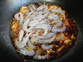 Delicious Small Stir-fry-spicy River Prawns recipe