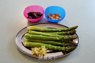 Asparagus Soup with Preserved Egg and Jiang Scallop recipe