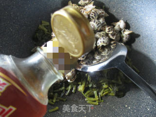 Boiled Snails with Pickles recipe