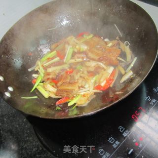 Stir-fried Dongpo Pork with Salted Radish and Garlic recipe