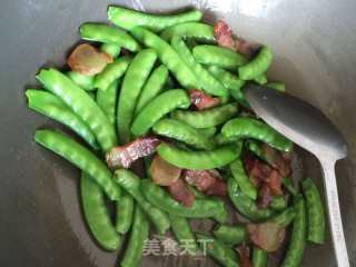 Fried Bacon with Purple Yam and Snow Peas recipe