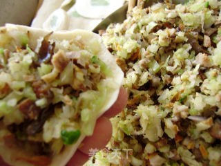 Home-cooked Staple Food-steamed Buns with Cabbage and Mushroom Sauce recipe