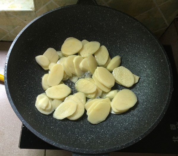 Stir-fried Spicy Cabbage with Potatoes recipe