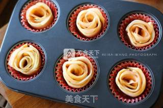 Rose Meringue Rolls recipe