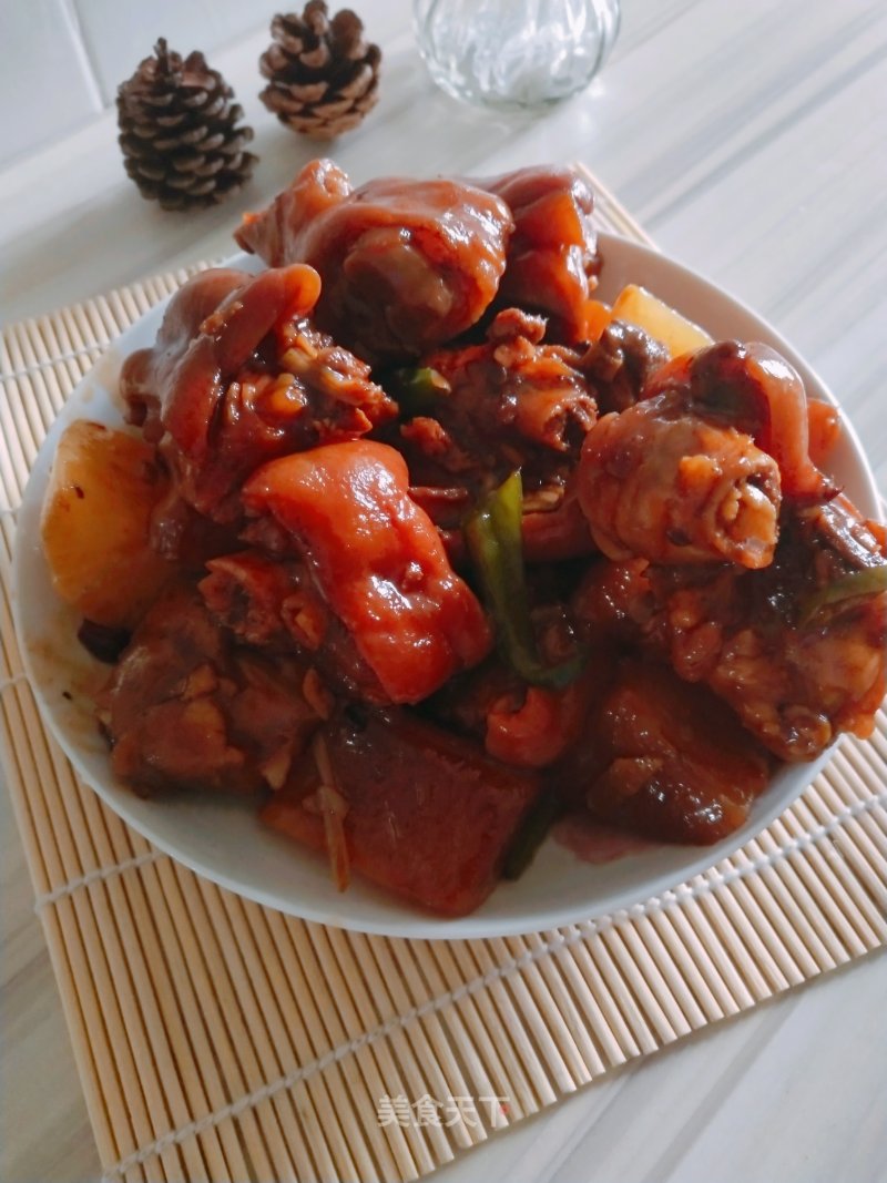 Roasted Pork Knuckles with Carrots recipe