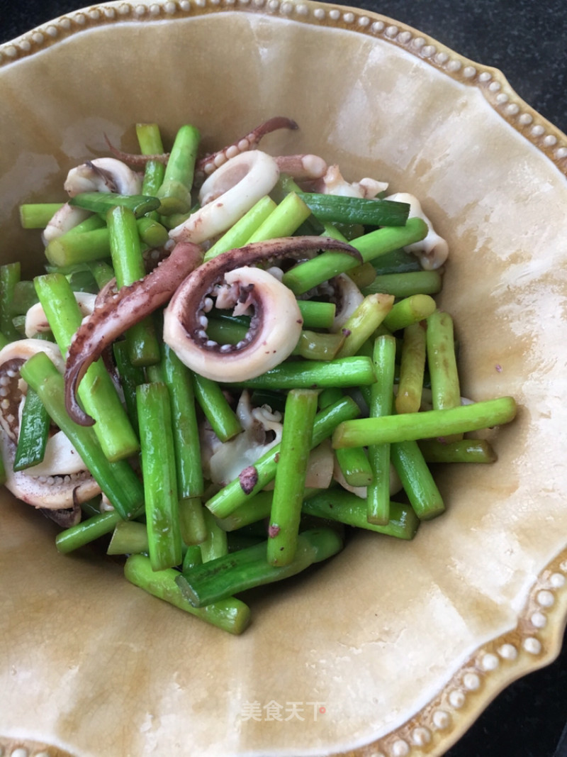 Stir-fried Squid Legs with Garlic Moss recipe