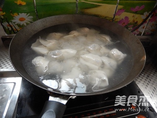 Dried Bamboo Shoots, Fungus and Fresh Meat Wontons recipe