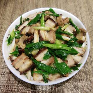 Stir-fried Pork with Garlic Sprouts recipe