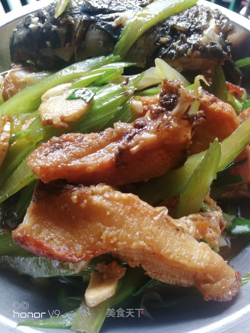 Stir-fried Fish with Celery recipe