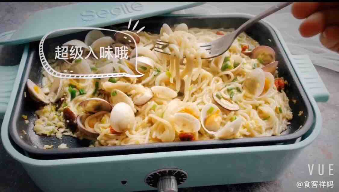 Braised Rice Noodles with Clams recipe