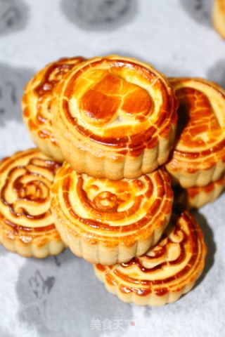 Novices Can Easily Make Delicious Lotus Paste and Meat Floss Mooncakes recipe