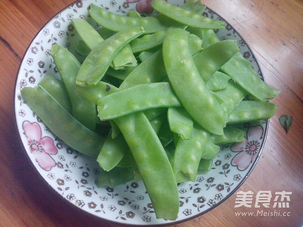 Stir-fried Lean Pork with Snow Peas recipe