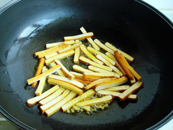 Stir-fried Soy Sprouts with Leek recipe