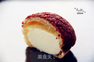 A Red Yeast Pastry is The Most Pleasant in Autumn-red Yeast Pastry Puffs recipe