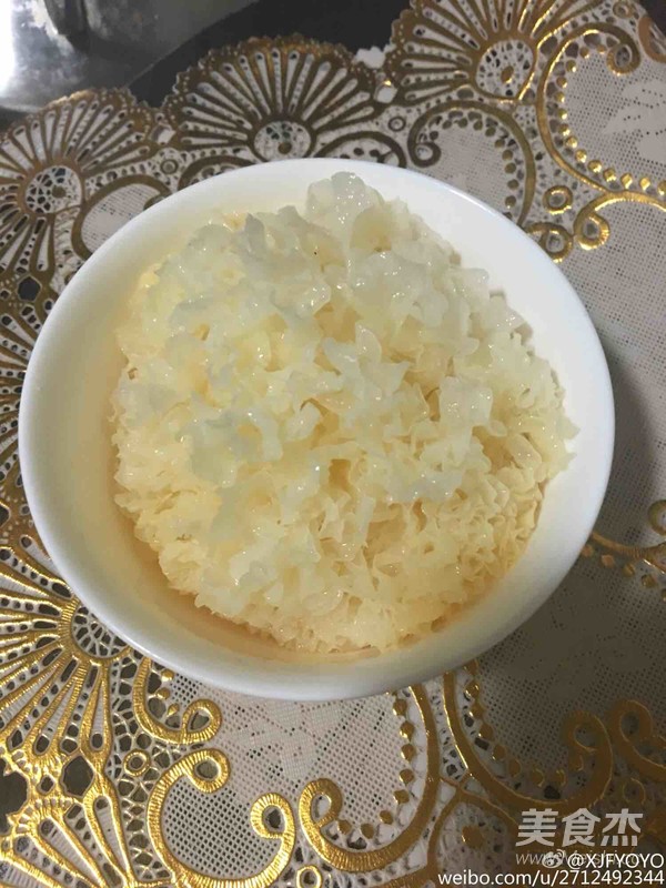 Peach Gum Soap Soup Tremella Lotus Seed Soup recipe