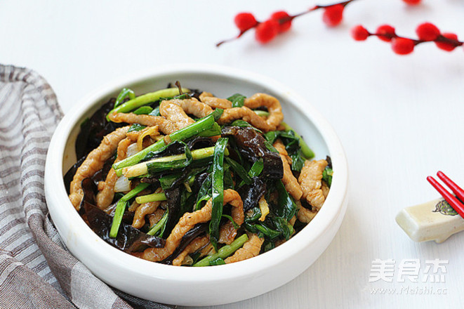 Stir-fried Pork with Leek and Fungus recipe