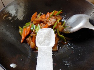 Stir-fried Pork Belly with Carrots and Green Peppers recipe