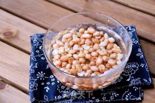 Finger-sucking Fermented Bean Curd and Peanut Stewed Trotters recipe