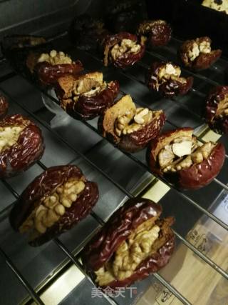 Jujube Sandwiched with Walnuts recipe