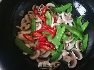 Fried Mushrooms with Snow Pea recipe
