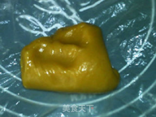 Transparent Skin Lotus Paste and Egg Yolk Mooncakes recipe