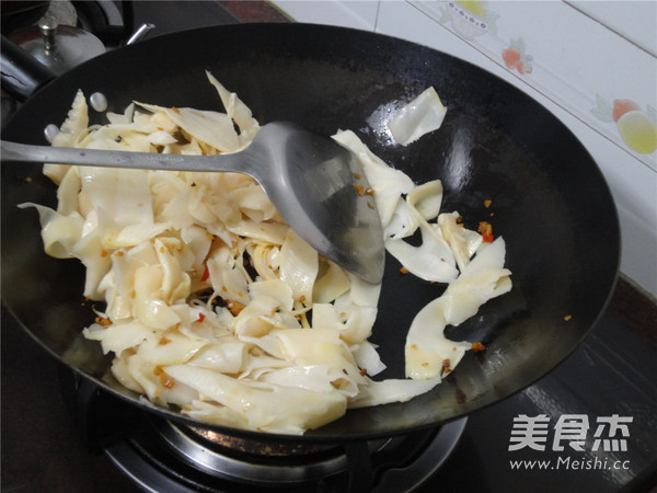 Sour Bamboo Shoots Beef recipe